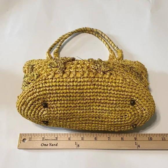 Small Yellow Raffia Bag, Zip Closure, 2 Inside Pockets & 1 with a Zip Closure - Picture 9 of 11